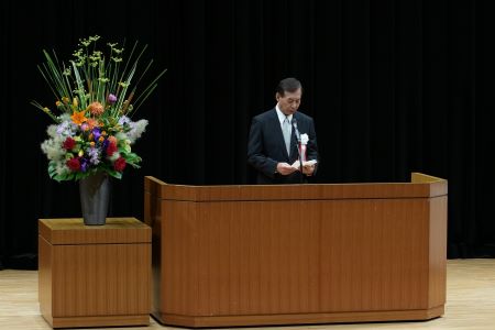 式辞を述べる荒木市長