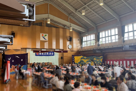 各地で開かれた敬老会にお邪魔しました。